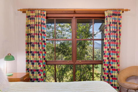 Orara Glen Pty Ltd- Friday Creek Retreat - Perths Hotel 2