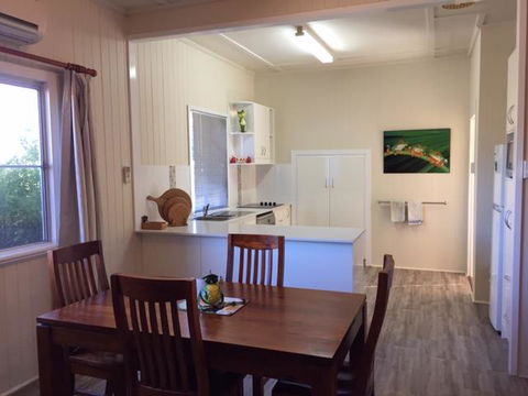 FROGGIES HOLIDAY HOUSE - Perths Hotel 3