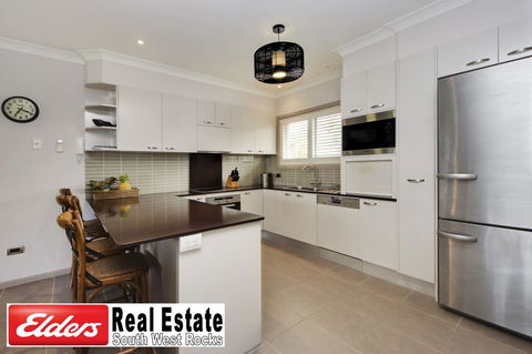 Front Creek Unit No 5 - Perths Hotel 2