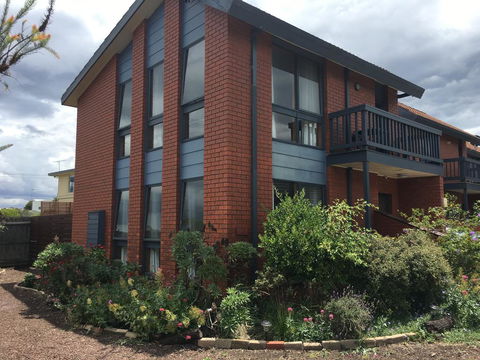 Garland Grove - Perths Hotel 1