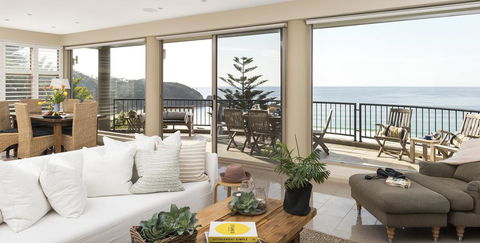 Gaze North Mollymook - Perths Hotel 0