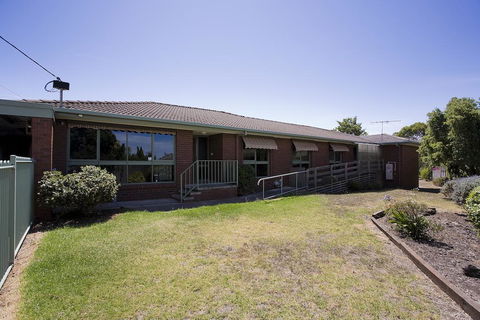 Geelong Holiday Home - Perths Hotel 2