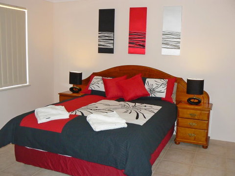 Geraldton Luxury Vacation Home - Perths Hotel 0