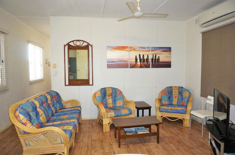 Getaway Villas Unit 3 - 3 Bedroom Self-Contained Villa With A Deck - Perths Hotel 2