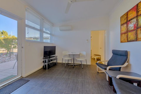 Getaway Villas Unit 38-12 - 1 Bedroom Self-Contained Accommodation - Perths Hotel 2