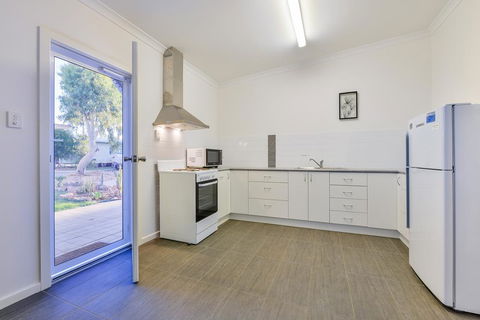 Getaway Villas Unit 38-2 - 1 Bedroom Self-Contained Accommodation - Perths Hotel 3