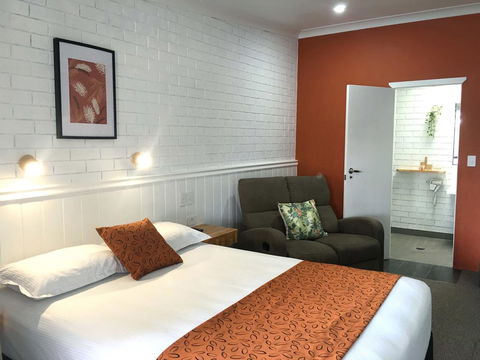 Gin Gin Village Motor Inn Motel - Perths Hotel 1