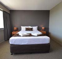Gladstone Reef Hotel Motel - Perths Hotel