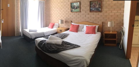 Golden Chain Aalana Motor Inn - Perths Hotel 0