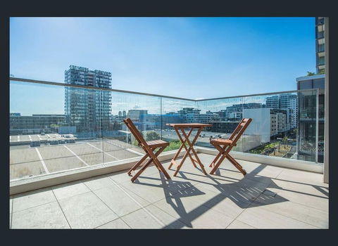 Gorgeous Modern Brand New Two Bedroom Apartment With Large Lounge And Private Garden View Balcony - Perths Hotel 3