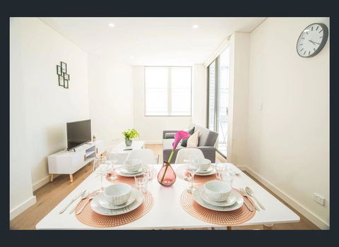 Gorgeous Modern Brand New Two Bedroom Apartment With Large Lounge And Private Garden View Balcony - Perths Hotel 1
