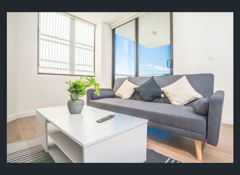 Gorgeous Modern Brand New Two Bedroom Apartment With Large Lounge And Private Garden View Balcony - Perths Hotel 2