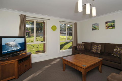 Government Rd 77 - Shoal Bay - Perths Hotel 2