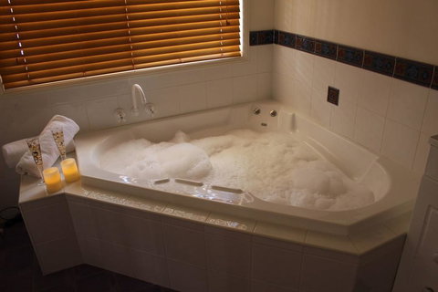 Granite Gardens Cottages & Lake Retreat - Perths Hotel 2