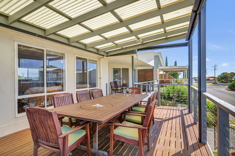 Green Reef Beach House - Perths Hotel 0