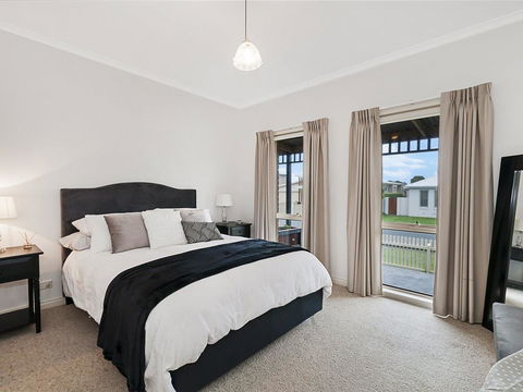 GUILDFORD COTTAGE - Perths Hotel 0