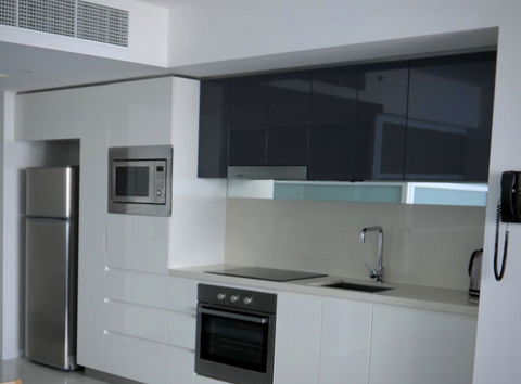H Luxury Apartment At Surfers Paradise - Perths Hotel 1
