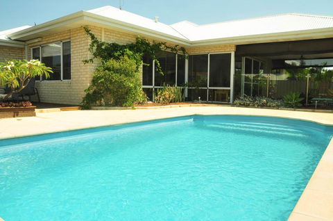 Halls Head Holiday Home - Perths Hotel 0