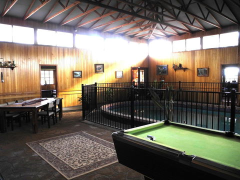 Happy Days Accommodation - Perths Hotel 3