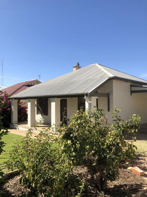 Happy Hours - Perths Hotel 0