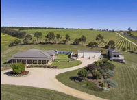 Book Bannockburn Accommodation Vacations Perths Hotel Perths Hotel