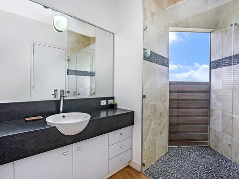 HEARN'S BEACH HOUSE - Perths Hotel 3