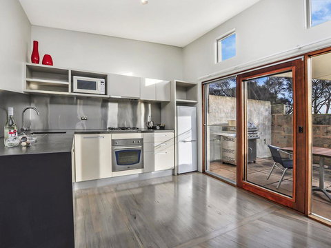 HEARN'S BEACHSIDE VILLA 2 - Perths Hotel 1