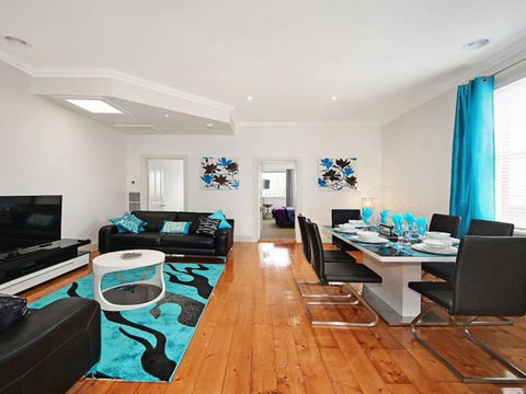 Hidden Gem In Cafe Strip! Chadstone + King Bed - Perths Hotel 0