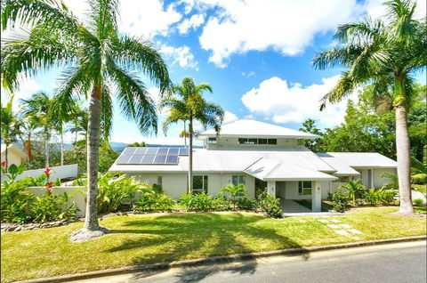 Hilltop Rainforest Retreat - Perths Hotel 2