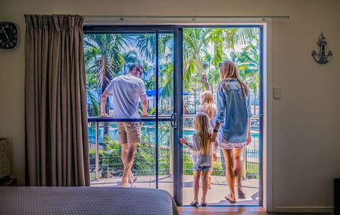 Hinchinbrook Resorts - Perths Hotel 2