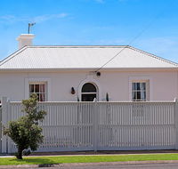 Historic Central Cottage In Warrnambool - Perths Hotel