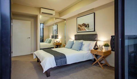 HOAMA Properties At Wentworth Point - Perths Hotel 1