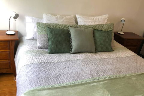 Hobart Beach Front Cottage - Perths Hotel 1