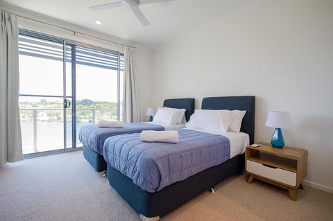 HomePlus - Lakeview Morden Townhouse - Perths Hotel 2