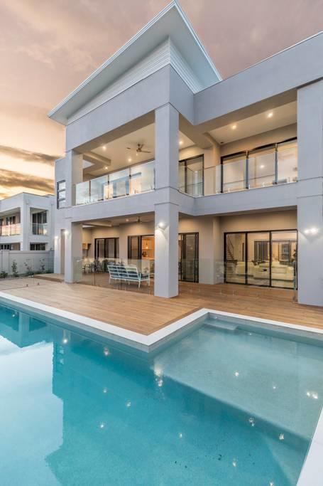 HomePlus - Luxury Living In Sanctuary Cove - Perths Hotel 3