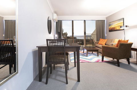 Horizons 418 - Lake Jindabyne Waterfront - Perths Hotel 3