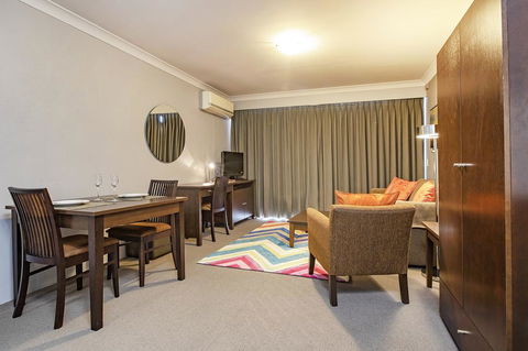 Horizons 418 - Lake Jindabyne Waterfront - Perths Hotel 2