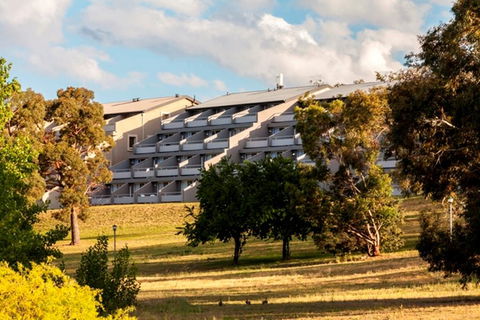 Horizons 418 - Lake Jindabyne Waterfront - Perths Hotel 1