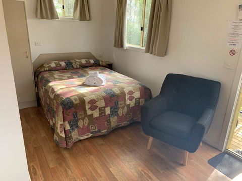 Horsham Riverside Caravan Park - Perths Hotel 2