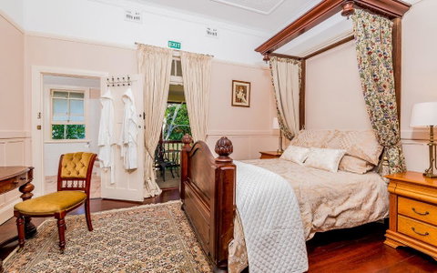 Ithaca - Perths Hotel 2