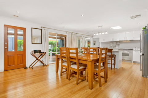 KARINYA - MORNINGTON - Perths Hotel 2