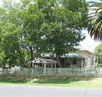 Killarney Country Living - Perths Hotel