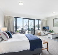 King size studio with water view walk to the city - Perths Hotel