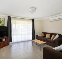 Kingfisher - Pet-Friendly - 10 Mins to Hyams Beach - Perths Hotel