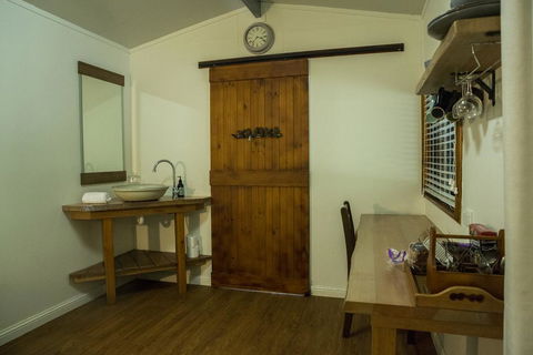 Kingfisher Cabin - Perths Hotel 3