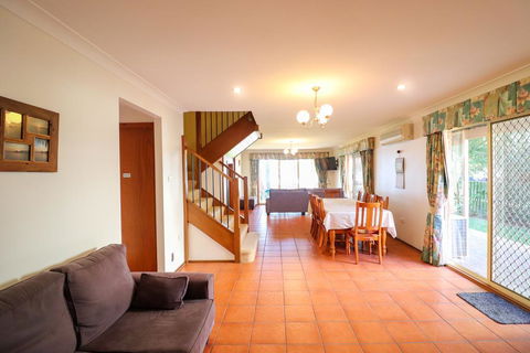 Kingfisher LakeHouse - Perths Hotel 3