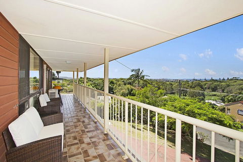 KINGSCLIFF HOLIDAY HOME ON THE HILL - SYD'S VIEW - Perths Hotel 3