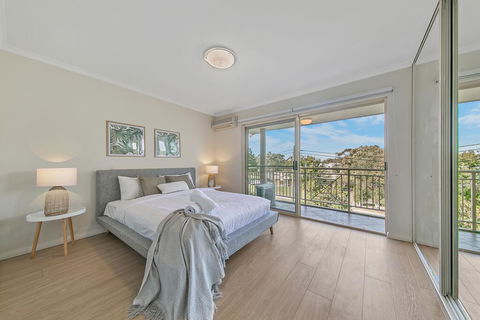KOZYGURU MARSFIELD WALK TO MACQUARIE UNIVERSITY 3 BEDROOM NMA094 - Perths Hotel 1