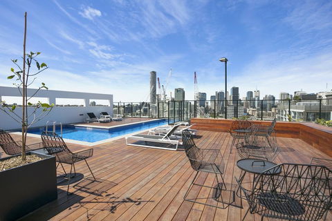 KOZYGURU SOUTH BRISBANE CITY VIEW 2 BED APT+ FREE PARKING QSB027-708 - Perths Hotel 2