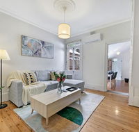 KOZYGURU SURRY HILLS COZY 3 BED TERRACE MINS WALK TO CBD NSH095 - Perths Hotel